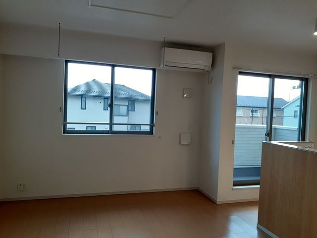 ��ʌ������s�V�����W���ڂ̃A�p�[�g�̋��ԁE���r���O