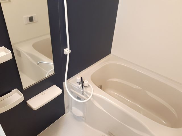 ��ʌ������s�V�����W���ڂ̃A�p�[�g�̃o�X