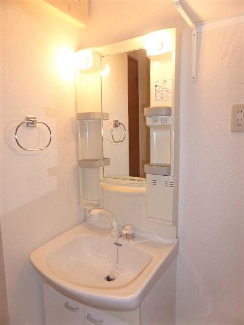 ��ʌ�����s�؂S���ڂ̃A�p�[�g�̐��ʏ�