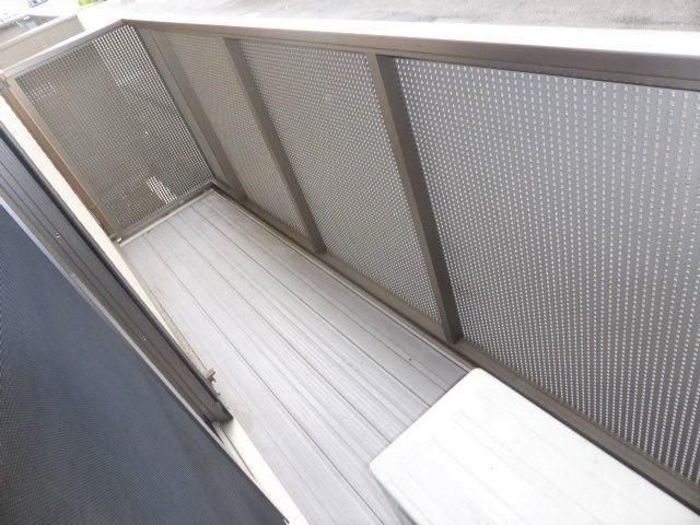 ��ʌ�����s�؂S���ڂ̃A�p�[�g�̃o���R�j�[