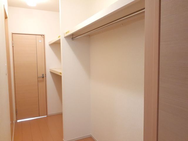 ��ʌ������s�V�����W���ڂ̃A�p�[�g�̎��[