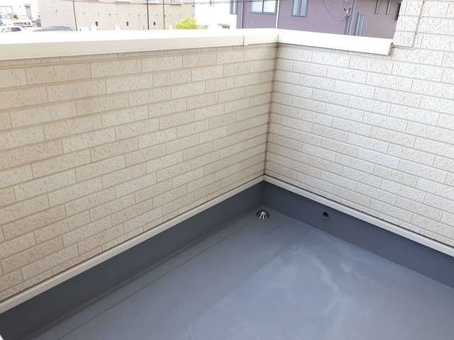 ��ʌ������s�V�����W���ڂ̃A�p�[�g�̃o���R�j�[