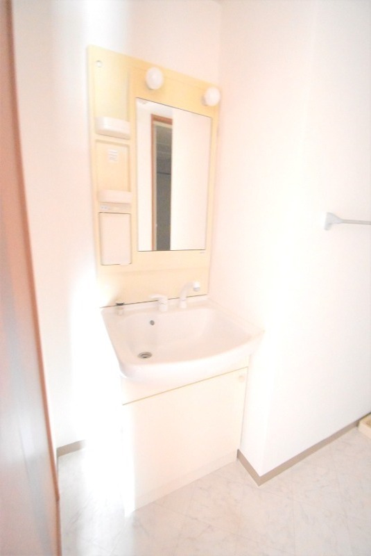 ��ʌ��z�J�s�V�z�J�Q���ڂ̃}���V�����̐��ʏ�