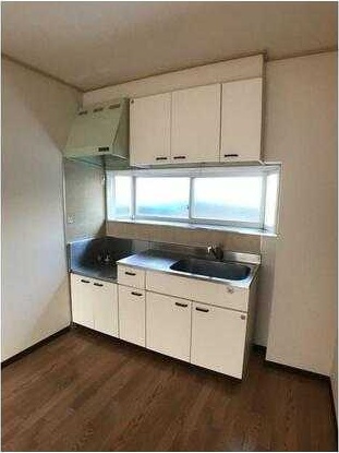 ��ʌ��������܎s��΋�钬�Q���ڂ̃A�p�[�g�̃L�b�`��