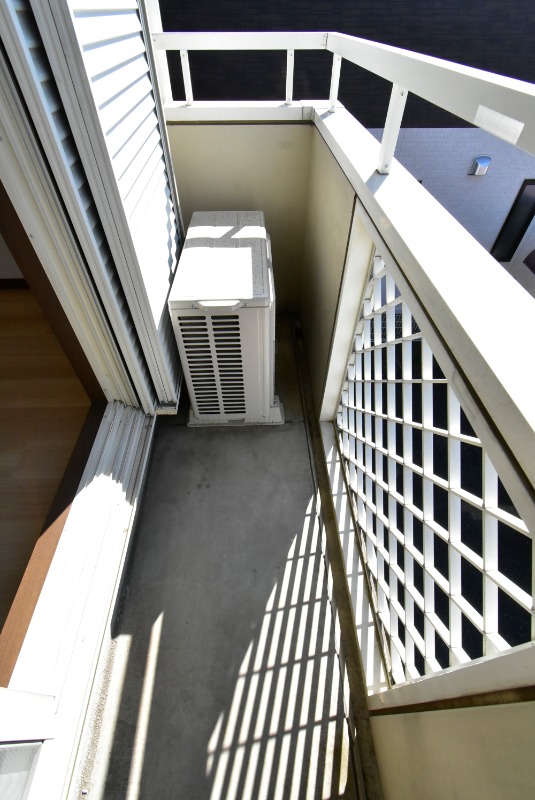 ��ʌ��������܎s����O���U���ڂ̃A�p�[�g�̃o���R�j�[