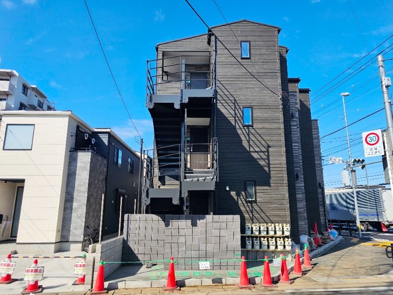 ��ʌ�����s�����Q���ڂ̃A�p�[�g�̌����O��