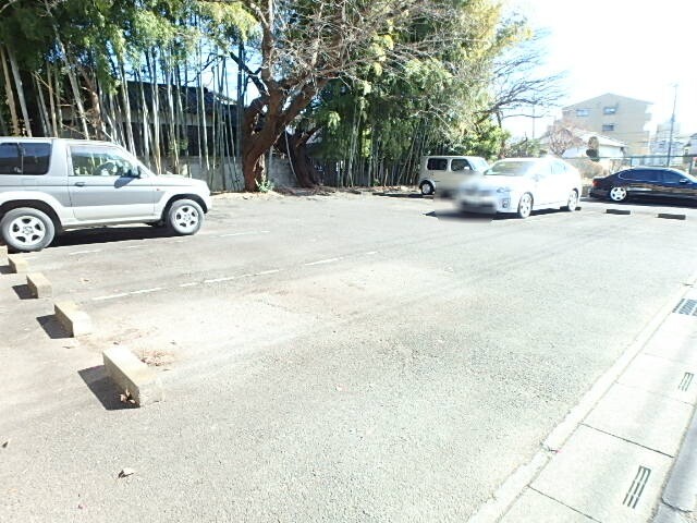 ��ʌ��������܎s��{��㏬���̃}���V�����̒��ԏ�