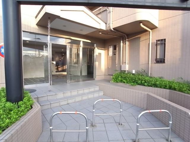 ��ʌ��������܎s�k��y�C���Q���ڂ̃}���V�����̃G���g�����X