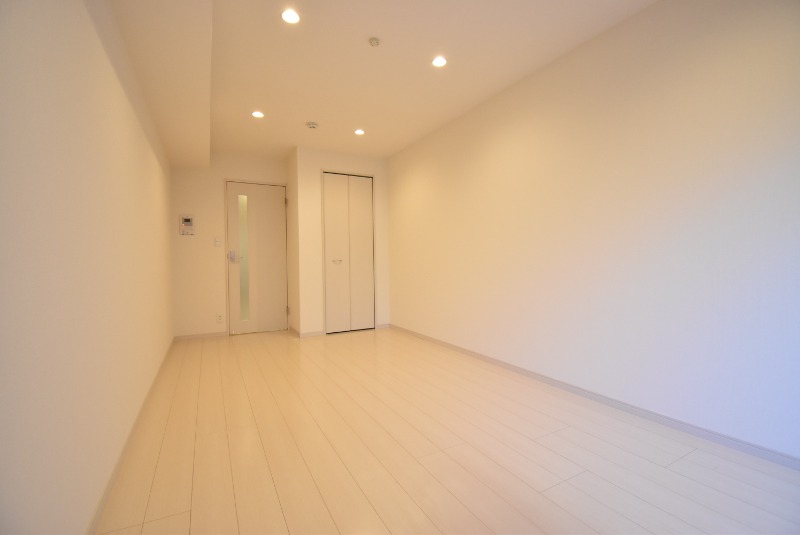 ��ʌ������s�h���R���ڂ̃A�p�[�g�̋��ԁE���r���O