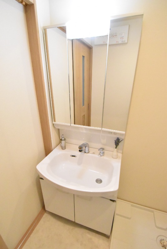 ��ʌ��������܎s�Y�a���؍�R���ڂ̃}���V�����̐��ʏ�