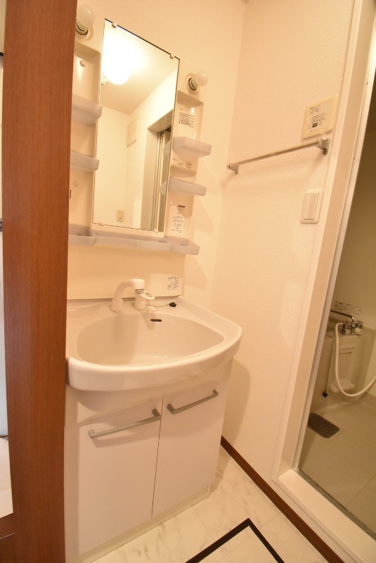 ��ʌ��������܎s��{����ؒ��S���ڂ̃A�p�[�g�̐��ʏ�