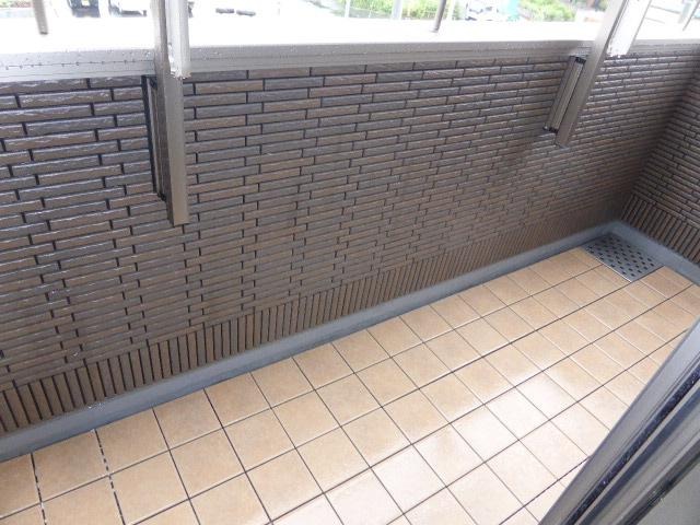 ��ʌ�����s�厚���s�̃A�p�[�g�̃o���R�j�[