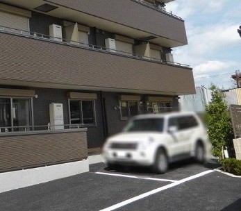 ��ʌ�����s�厚���s�̃A�p�[�g�̒��ԏ�