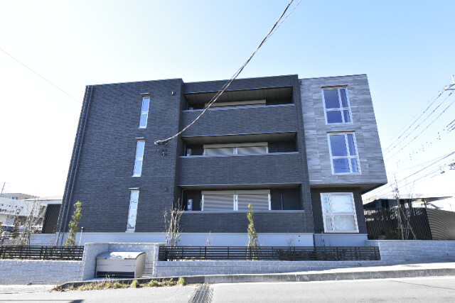 ��ʌ��������܎s������厚�쒆��422-7�̃}���V�����̌����O��