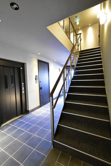 ��ʌ��������܎s������厚�쒆��̃}���V�����̃G���g�����X