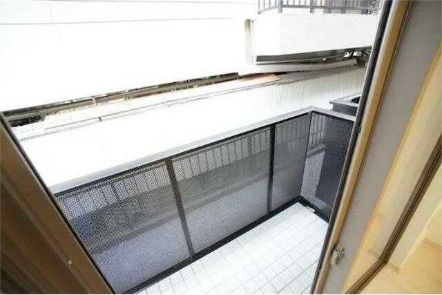 ��ʌ��������܎s�k����i���Q���ڂ̃A�p�[�g�̃o���R�j�[