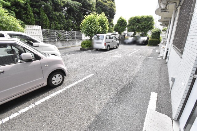 ��ʌ��������܎s��{��O���P���ڂ̃}���V�����̒��ԏ�