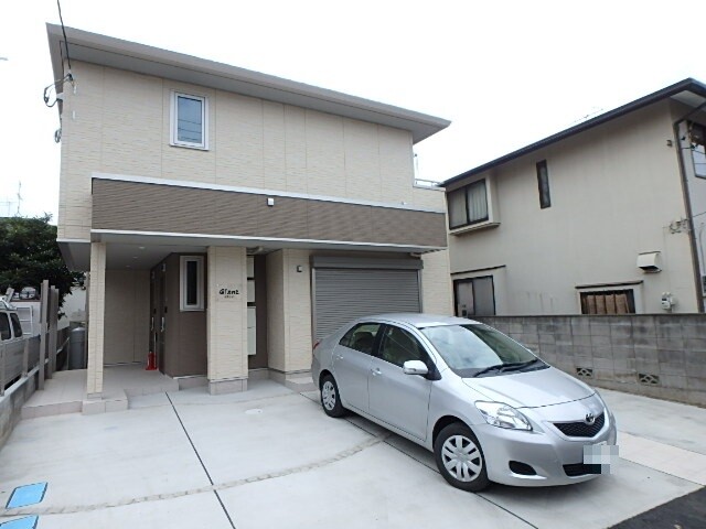 ��ʌ��������܎s������厚�䑠�̃A�p�[�g�̒��ԏ�