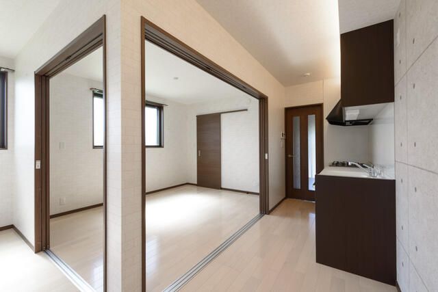 ��ʌ��������܎s�΋�厚����c�̃A�p�[�g�̋��ԁE���r���O