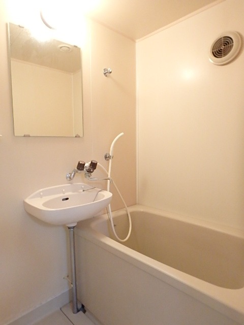 ��ʌ��������܎s������x�蒬�̃A�p�[�g�̃o�X