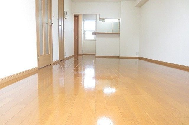 ��ʌ������s�V�����X���ڂ̃A�p�[�g�̋��ԁE���r���O