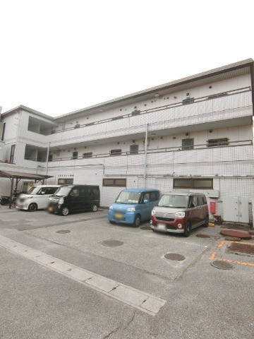 ��ʌ�����s�˒˓��R���ڂ̃}���V�����̒��ԏ�