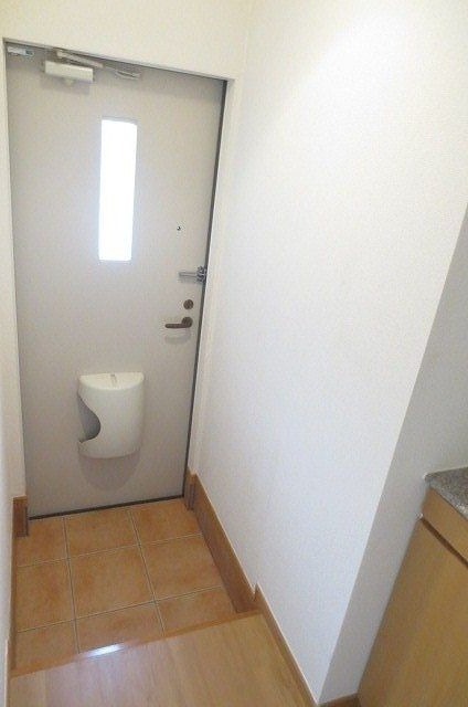 ��ʌ������s�V�����X���ڂ̃A�p�[�g�̌���