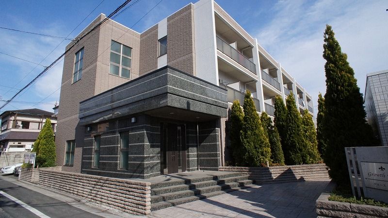 ��ʌ�����s�V�䒬27-8�̃}���V�����̌����O��