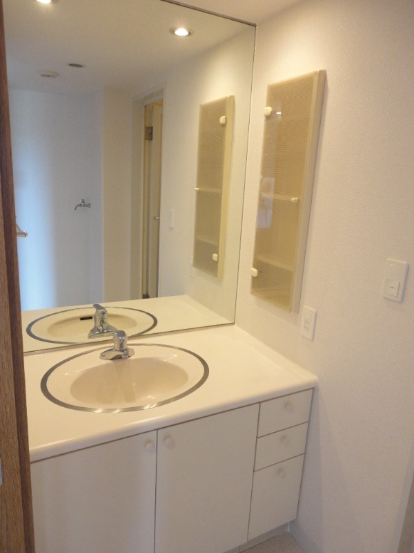 ��ʌ��������܎s�k����i���R���ڂ̃}���V�����̐��ʏ�