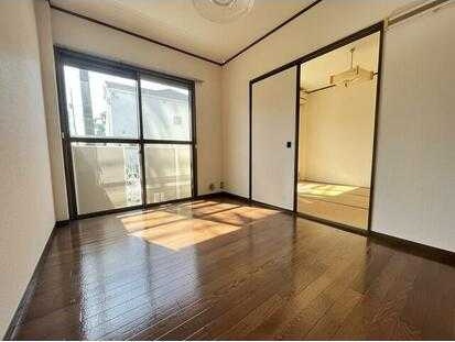 ��ʌ��k�����S�ɓޒ��h�U���ڂ̃A�p�[�g�̋��ԁE���r���O