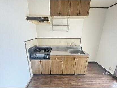 ��ʌ��k�����S�ɓޒ��h�U���ڂ̃A�p�[�g�̃L�b�`��