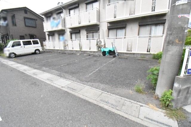 ��ʌ��k�����S�ɓޒ��h�U���ڂ̃A�p�[�g�̒��ԏ�