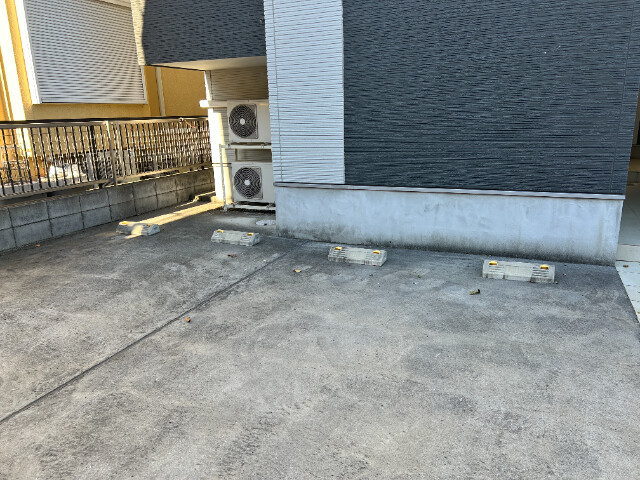 ��ʌ��������܎s������厚�V��̃A�p�[�g�̒��ԏ�