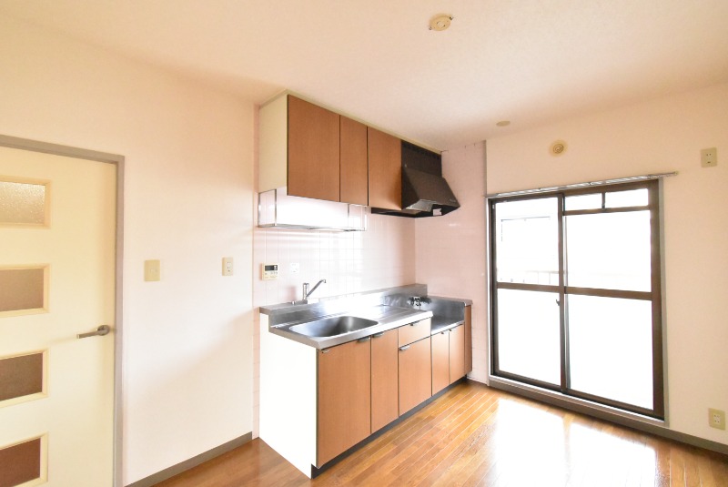 ��ʌ��������܎s�΋擌�Y�a�T���ڂ̃}���V�����̋��ԁE���r���O