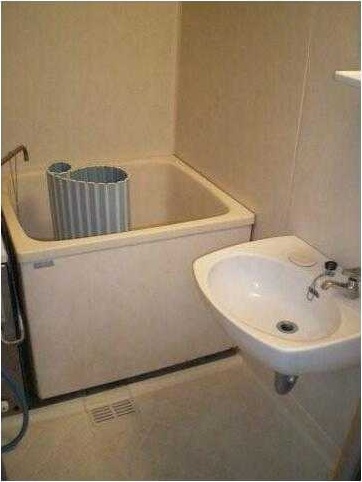 ��ʌ��z�J�s�J�����P���ڂ̃A�p�[�g�̃o�X