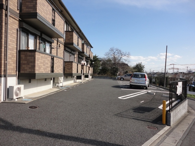 ��ʌ��������܎s����厚�w��̃A�p�[�g�̒��ԏ�