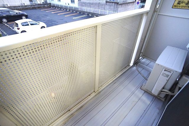 ��ʌ��k�����S�ɓޒ��h�S���ڂ̃A�p�[�g�̃o���R�j�[