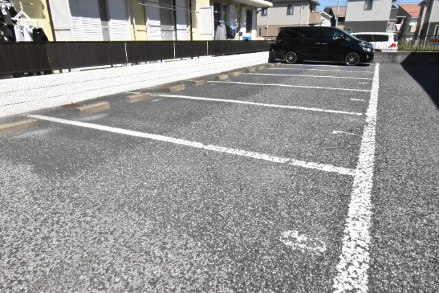 ��ʌ��������܎s���厚�~�����̃A�p�[�g�̒��ԏ�