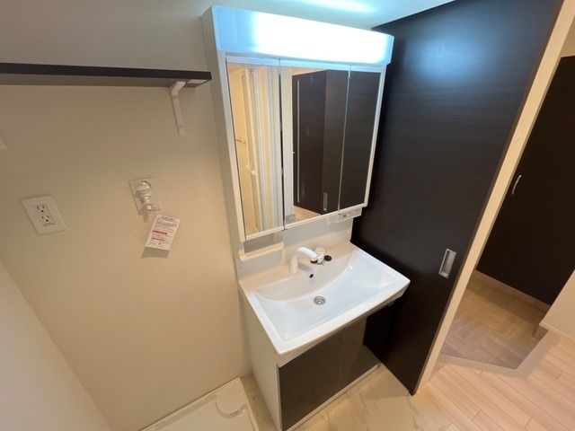 ��ʌ��������܎s�΋�厚�O���̃A�p�[�g�̐��ʏ�