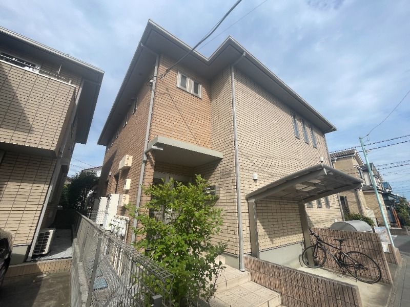 ��ʌ��������܎s�k��g�쒬�P����374-25�̃e���X�n�E�X�̌����O��