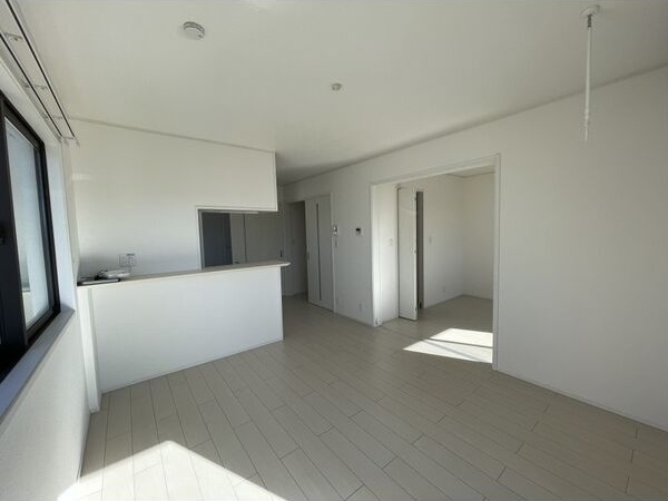 ��ʌ��������܎s�΋�����R���ڂ̃A�p�[�g�̋��ԁE���r���O