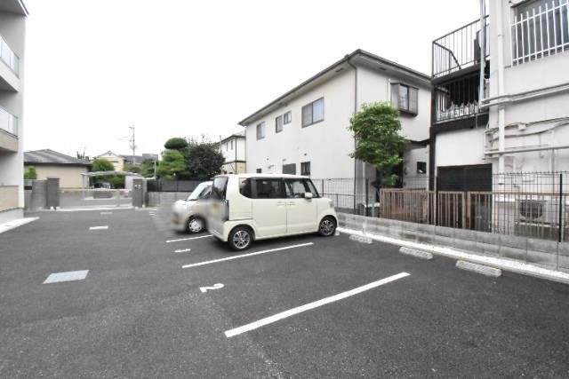 ��ʌ��������܎s�Y�a��k�Y�a�Q���ڂ̃A�p�[�g�̒��ԏ�