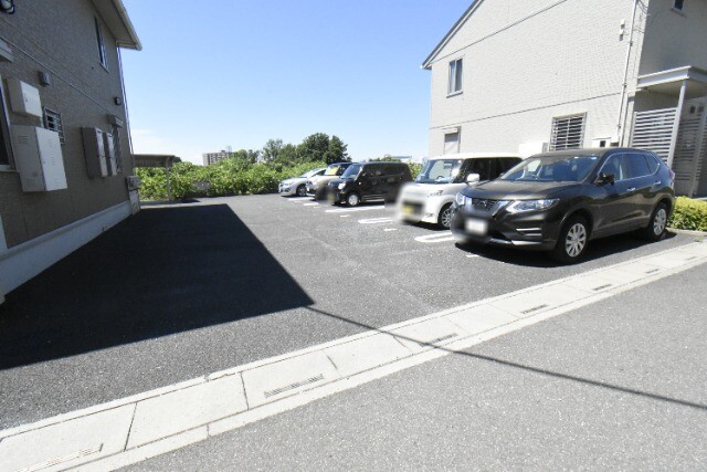 ��ʌ�����s�厚���s�̃A�p�[�g�̒��ԏ�