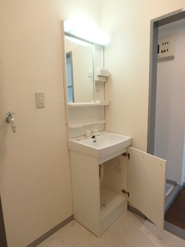 ��ʌ��������܎s��{��{���Q���ڂ̃}���V�����̐��ʏ�