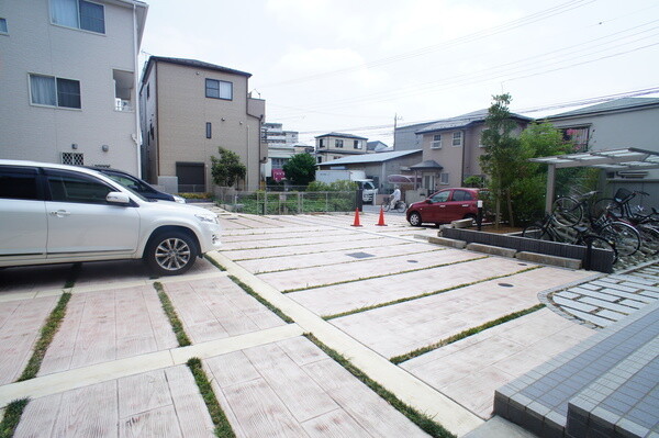 ��ʌ�����s�ŕx�m�Q���ڂ̃}���V�����̒��ԏ�