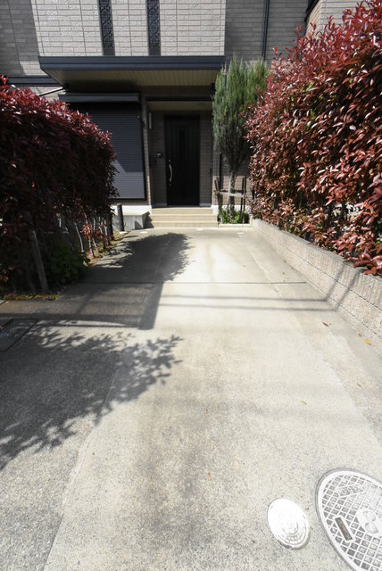 ��ʌ��������܎s�k�捡�H���̃A�p�[�g�̒��ԏ�