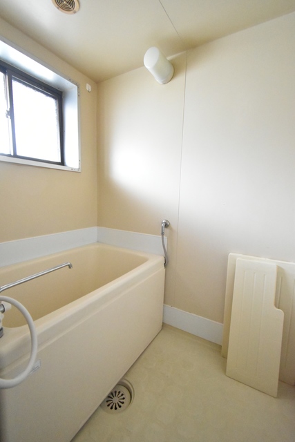 ��ʌ��������܎s��{��听���P���ڂ̃A�p�[�g�̃o�X