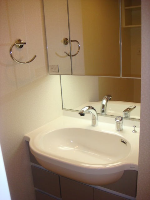 ��ʌ��������܎s�Y�a���ՂR���ڂ̃}���V�����̐��ʏ�