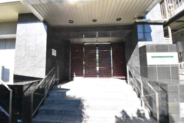 ��ʌ��������܎s�Y�a���ՂR���ڂ̃}���V�����̃G���g�����X