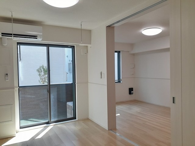 ��ʌ������s���h�P���ڂ̃A�p�[�g�̂��̑������E�X�y�[�X